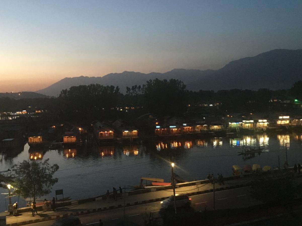 Shah Abbas Hotel At Dal Lake Srīnagar Kültér fotó